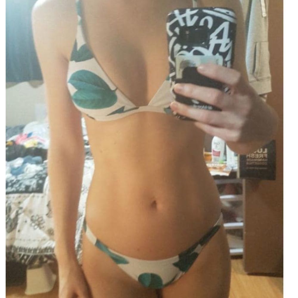 ✨JUST IN✨Leaf String Bikini Set - Picture 4 of 5